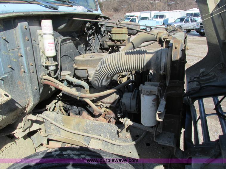 image for item I4199 1984 International S1600 truck cab and chassis