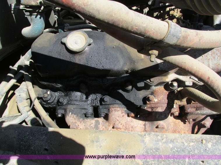 image for item I4199 1984 International S1600 truck cab and chassis