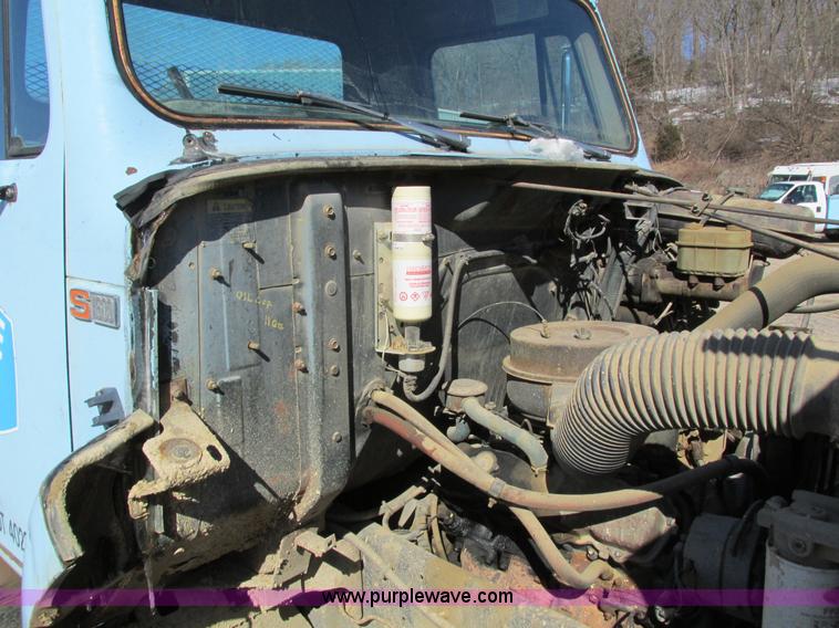 image for item I4199 1984 International S1600 truck cab and chassis