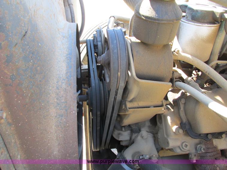 image for item I4199 1984 International S1600 truck cab and chassis