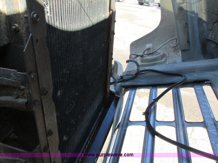 image for item I4199 1984 International S1600 truck cab and chassis