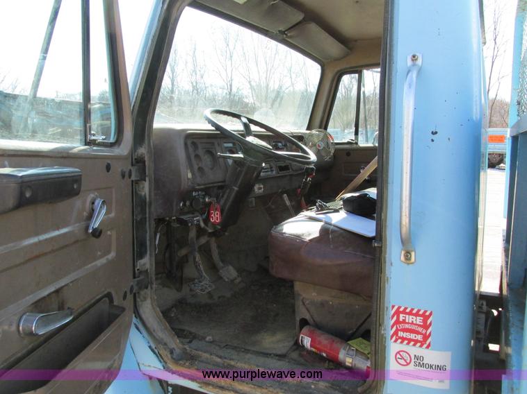 image for item I4199 1984 International S1600 truck cab and chassis