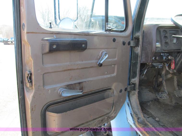 image for item I4199 1984 International S1600 truck cab and chassis