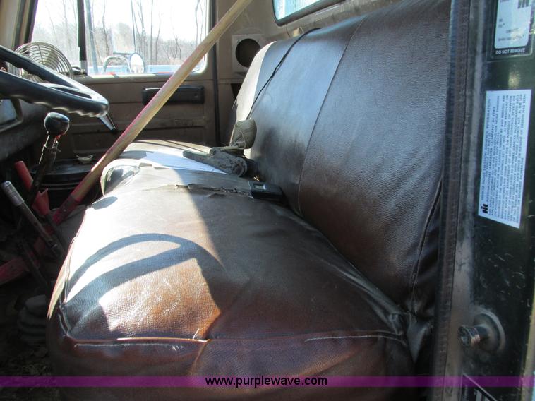 image for item I4199 1984 International S1600 truck cab and chassis