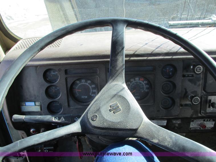 image for item I4199 1984 International S1600 truck cab and chassis