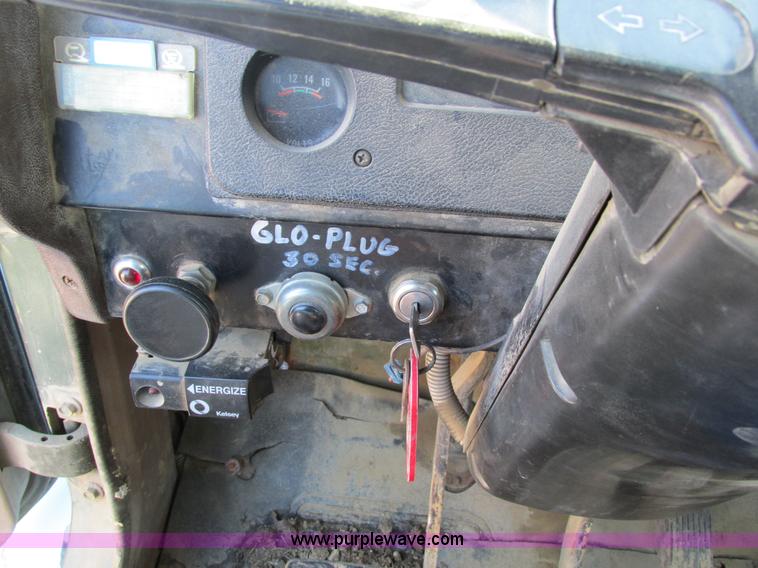 image for item I4199 1984 International S1600 truck cab and chassis