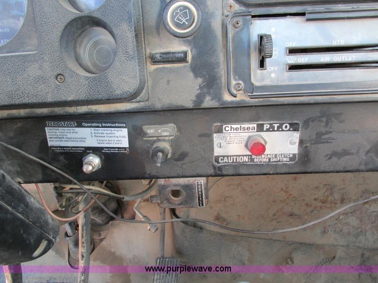 image for item I4199 1984 International S1600 truck cab and chassis