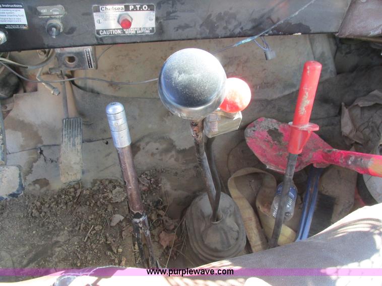 image for item I4199 1984 International S1600 truck cab and chassis