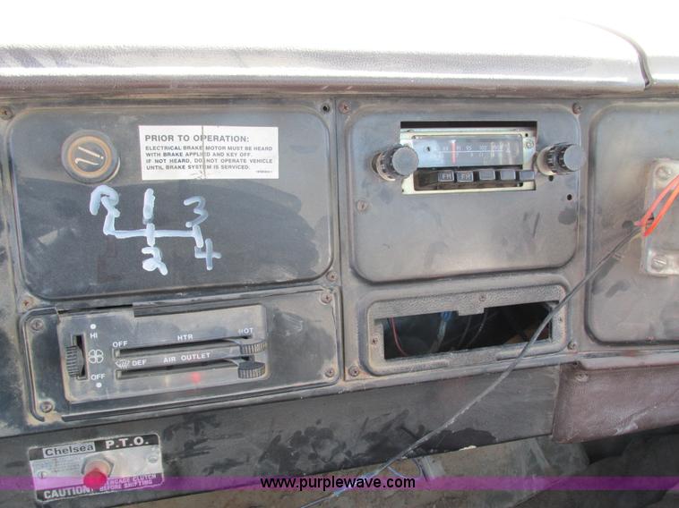 image for item I4199 1984 International S1600 truck cab and chassis