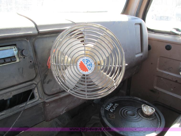 image for item I4199 1984 International S1600 truck cab and chassis