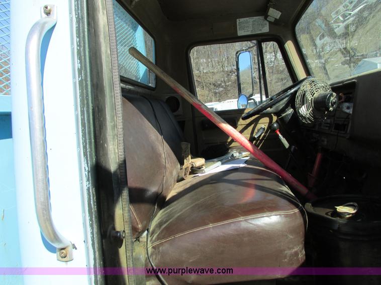 image for item I4199 1984 International S1600 truck cab and chassis