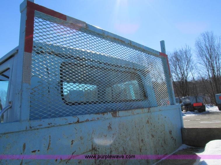 image for item I4199 1984 International S1600 truck cab and chassis