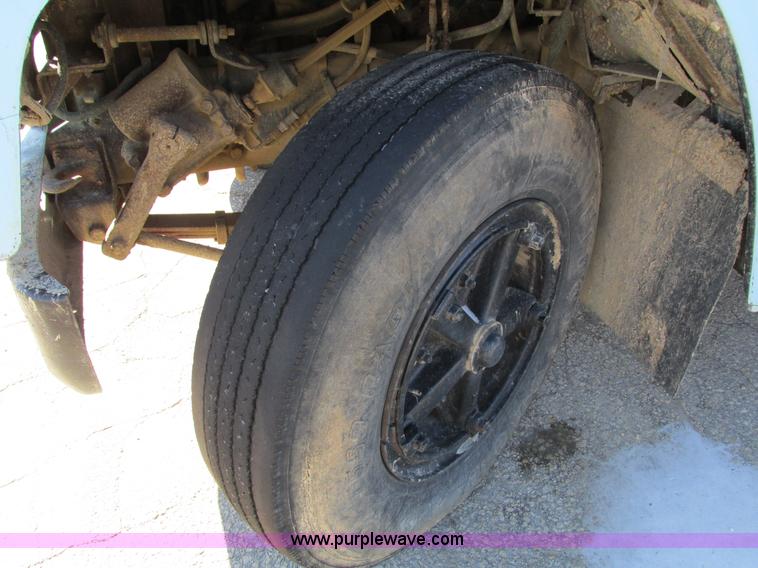 image for item I4199 1984 International S1600 truck cab and chassis