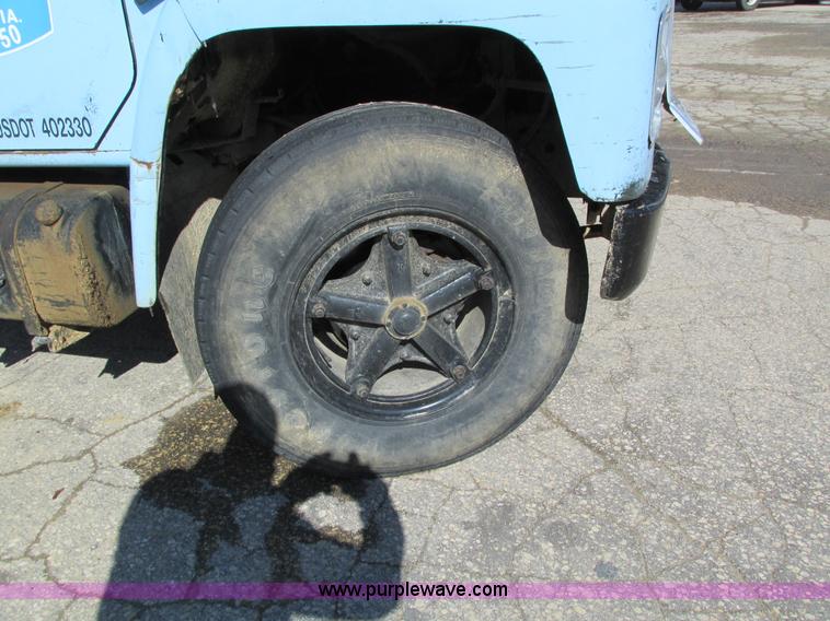 image for item I4199 1984 International S1600 truck cab and chassis