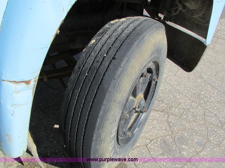 image for item I4199 1984 International S1600 truck cab and chassis