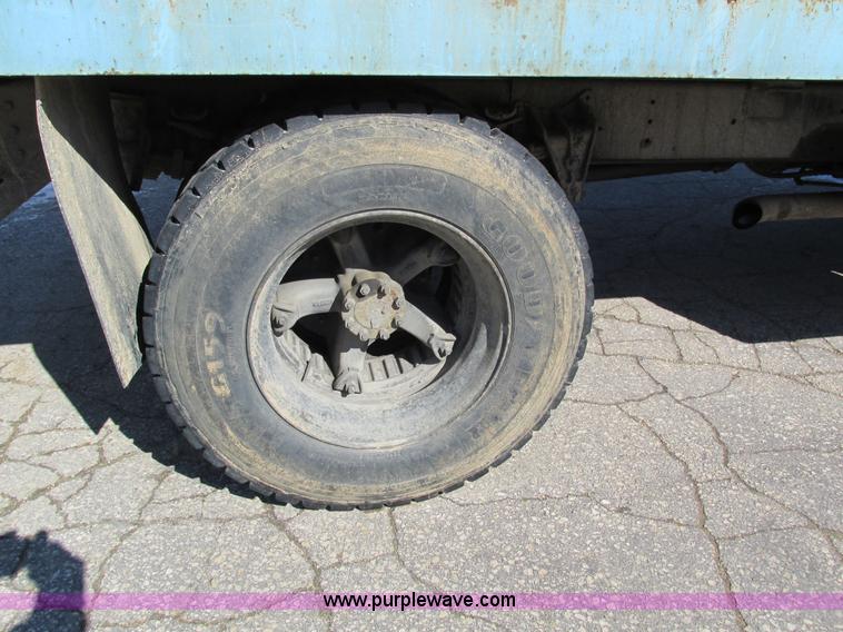 image for item I4199 1984 International S1600 truck cab and chassis