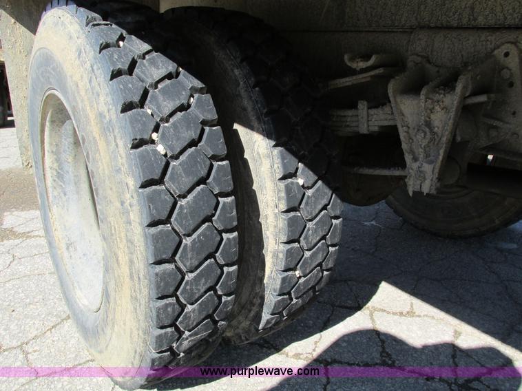 image for item I4199 1984 International S1600 truck cab and chassis