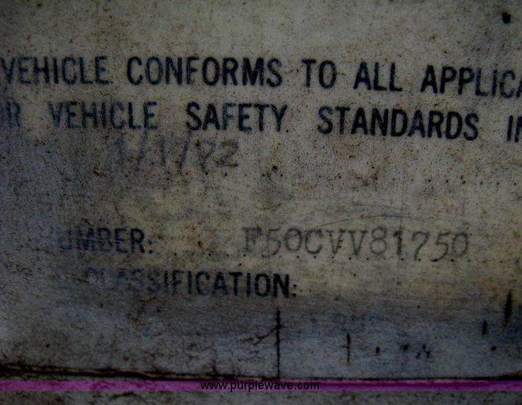 image for item I5618 1975 Ford F500 truck cab and chassis