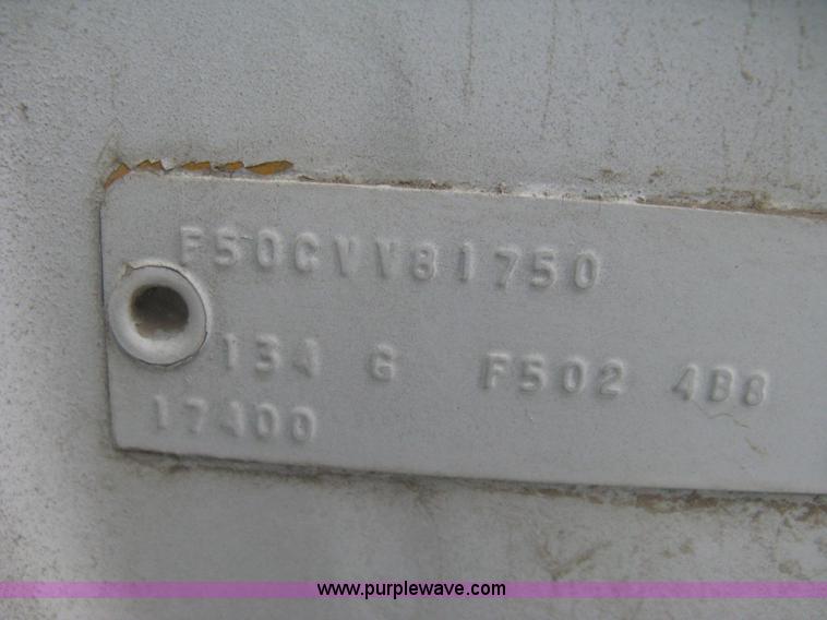 image for item I5618 1975 Ford F500 truck cab and chassis