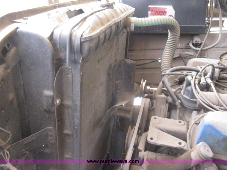 image for item I5618 1975 Ford F500 truck cab and chassis