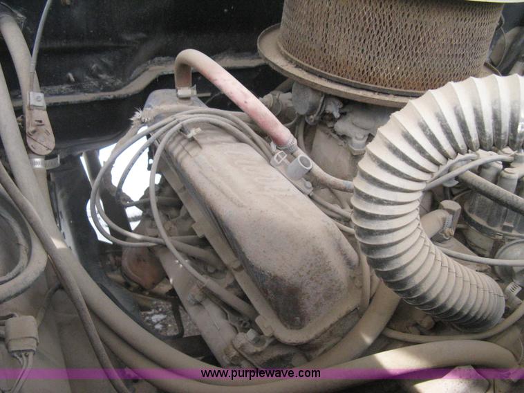 image for item I5618 1975 Ford F500 truck cab and chassis