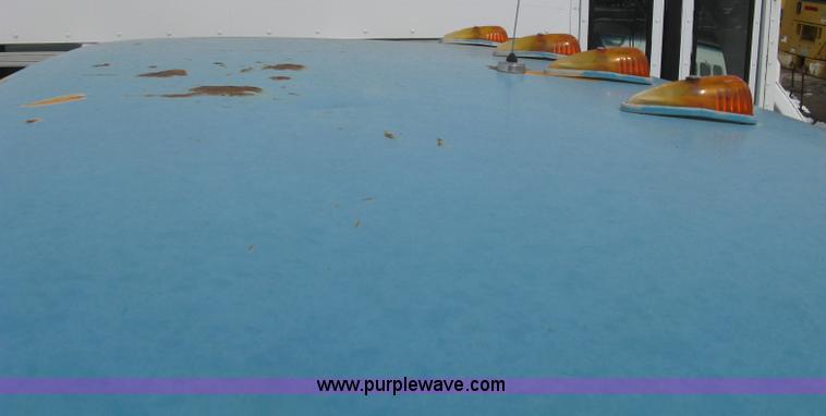 image for item I5618 1975 Ford F500 truck cab and chassis