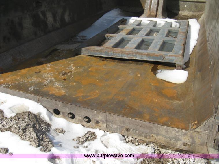 image for item I5622 2003 Warren WFL651-15 dump bed