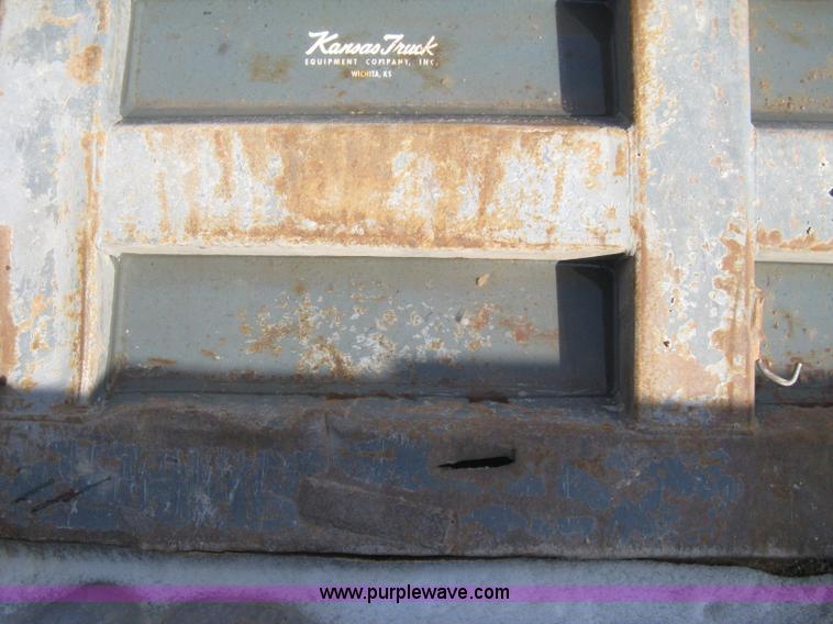 image for item I5622 2003 Warren WFL651-15 dump bed