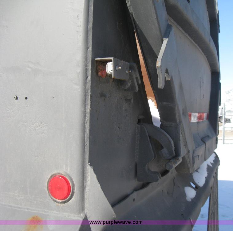 image for item I5626 1999 Stec barrel dump trailer