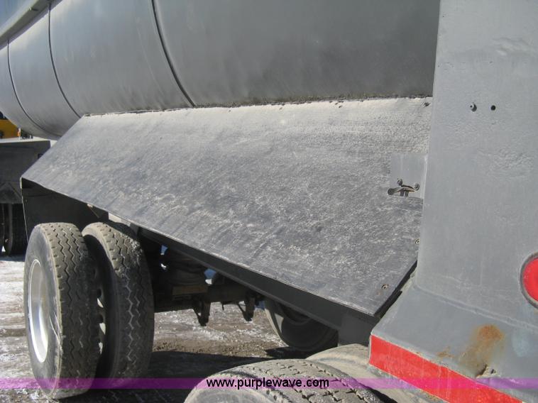 image for item I5626 1999 Stec barrel dump trailer