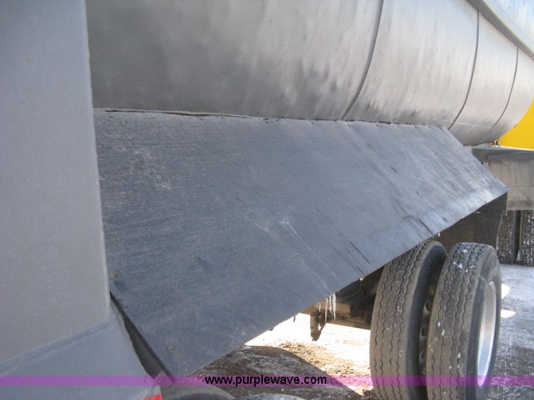 image for item I5626 1999 Stec barrel dump trailer