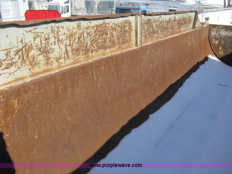 image for item I5626 1999 Stec barrel dump trailer