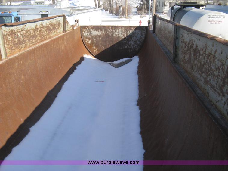 image for item I5626 1999 Stec barrel dump trailer