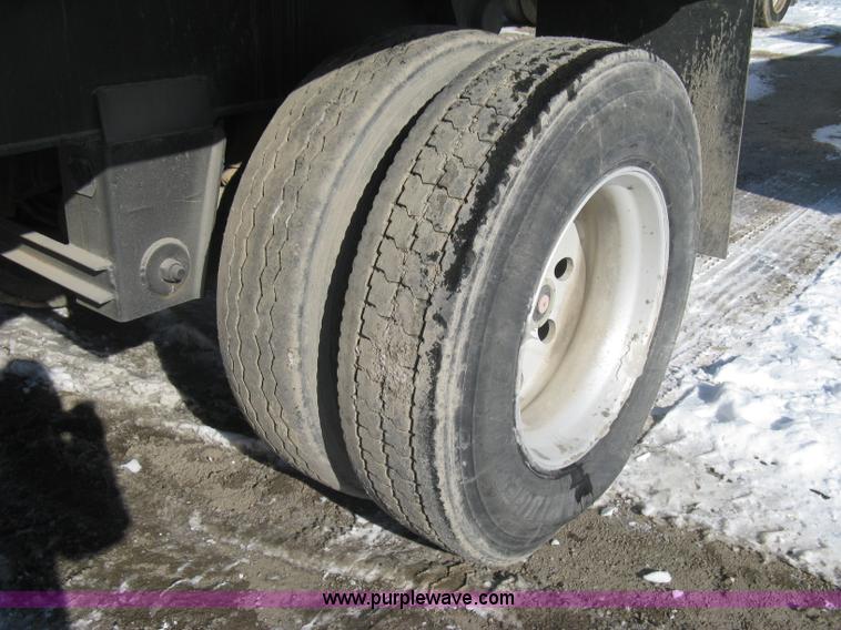 image for item I5626 1999 Stec barrel dump trailer