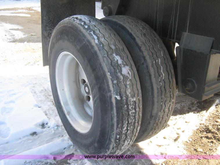 image for item I5626 1999 Stec barrel dump trailer