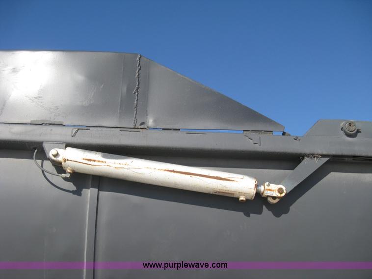 image for item I5626 1999 Stec barrel dump trailer