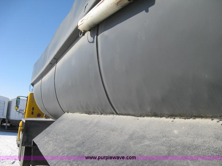 image for item I5626 1999 Stec barrel dump trailer