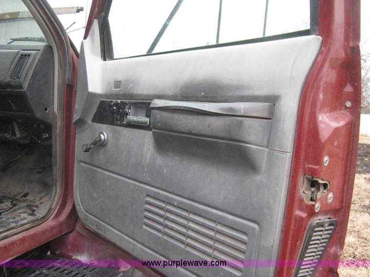 image for item I5629 1993 Chevrolet Kodiak Crew Cab service truck