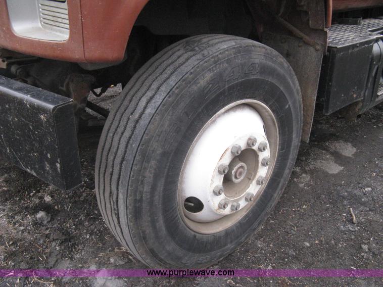 image for item I5629 1993 Chevrolet Kodiak Crew Cab service truck