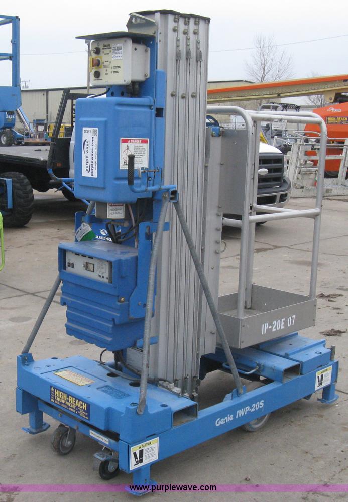 image for item I5632 2001 Genie IWP205 electric man lift