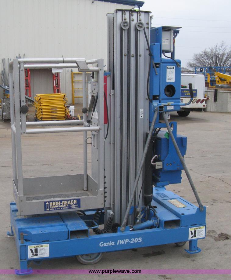 image for item I5632 2001 Genie IWP205 electric man lift