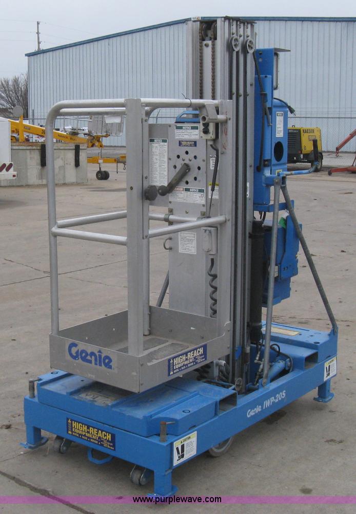 image for item I5632 2001 Genie IWP205 electric man lift