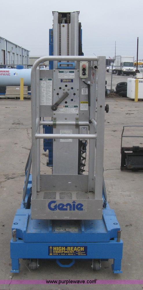image for item I5632 2001 Genie IWP205 electric man lift