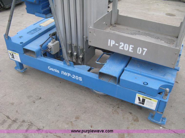 image for item I5632 2001 Genie IWP205 electric man lift