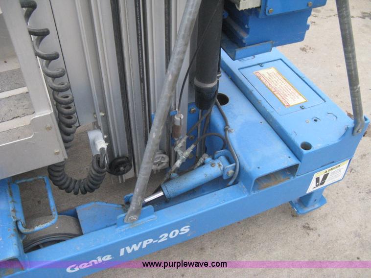 image for item I5632 2001 Genie IWP205 electric man lift