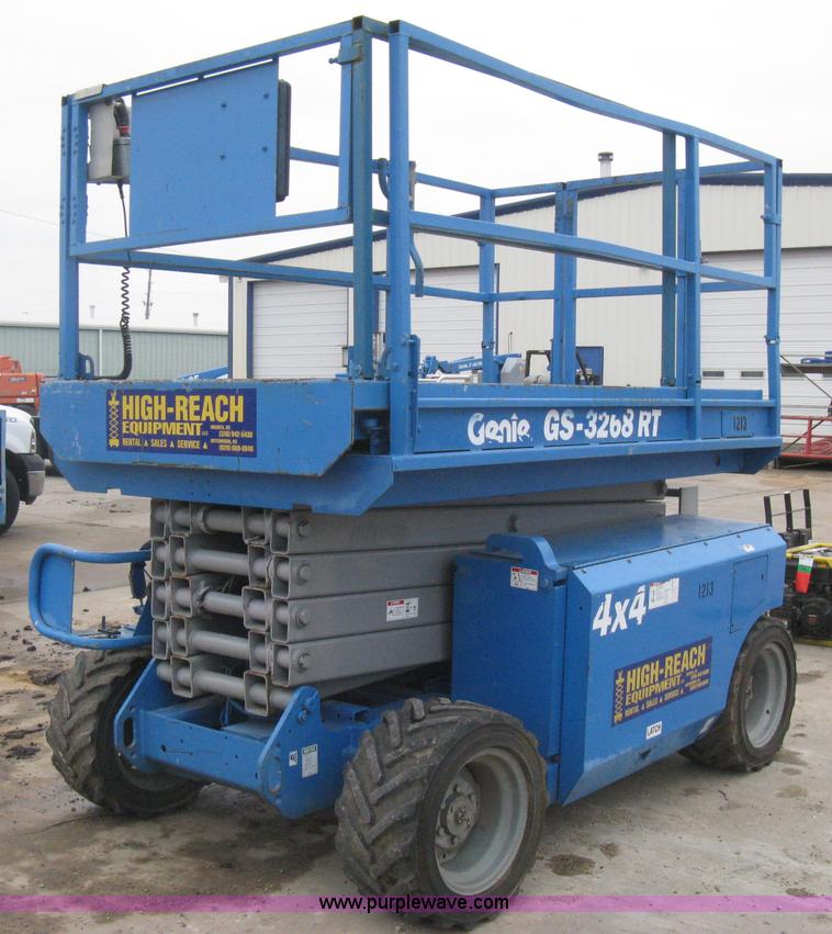 image for item I5638 2002 Genie GS3268RT scissor lift