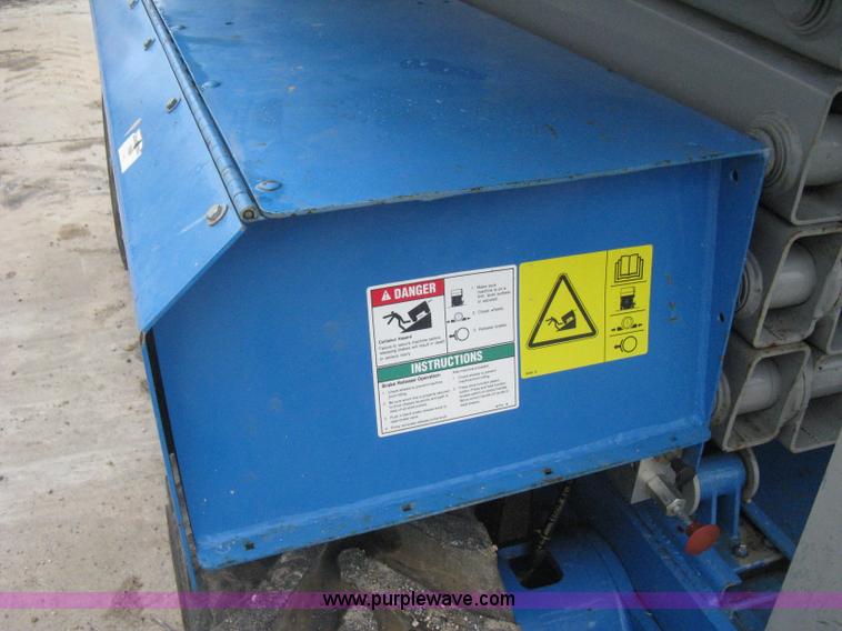 image for item I5638 2002 Genie GS3268RT scissor lift