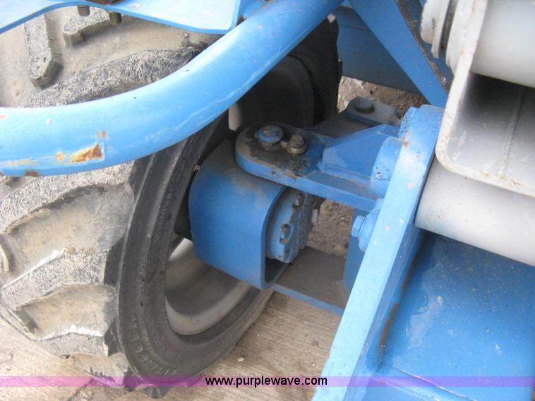 image for item I5638 2002 Genie GS3268RT scissor lift