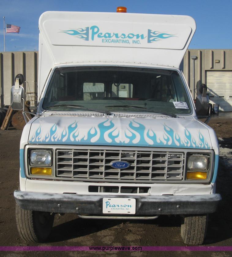 image for item I5732 1991 Ford Econoline E350 bus