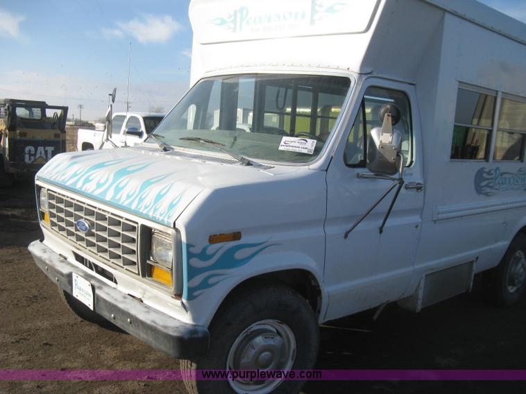 image for item I5732 1991 Ford Econoline E350 bus